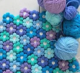 6 Petal Puff Stitch Flower – Free Pattern